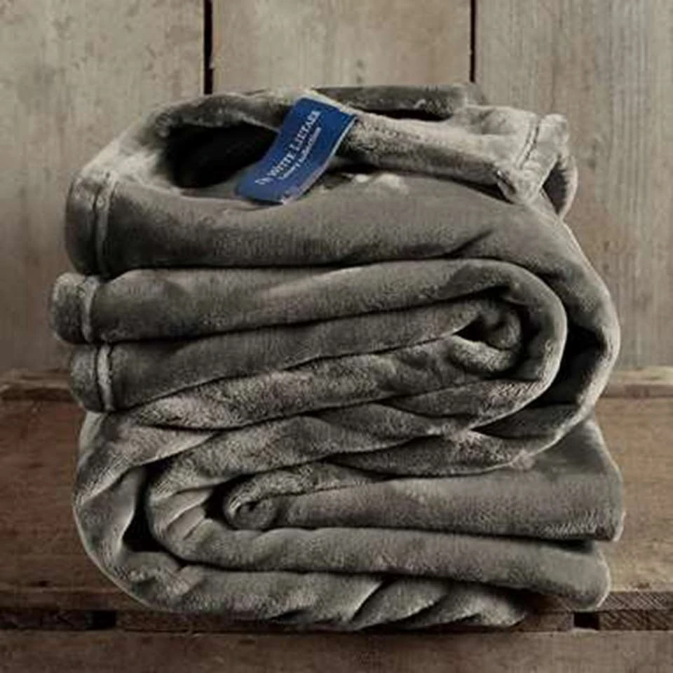 De Witte Lietaer Fleeceplaid Steeple Grey - 150 X 200 Cm - Grijs 5 De Witte Lietaer Fleeceplaid Steeple Grey - 150 X 200 Cm - Grijs - Afbeelding 3