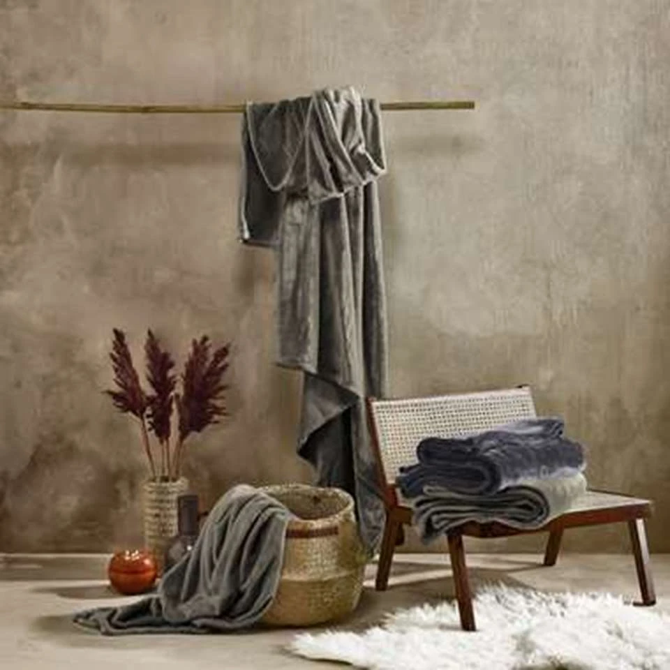 De Witte Lietaer Fleeceplaid Steeple Grey - 150 X 200 Cm - Grijs 6 De Witte Lietaer Fleeceplaid Steeple Grey - 150 X 200 Cm - Grijs - Afbeelding 4