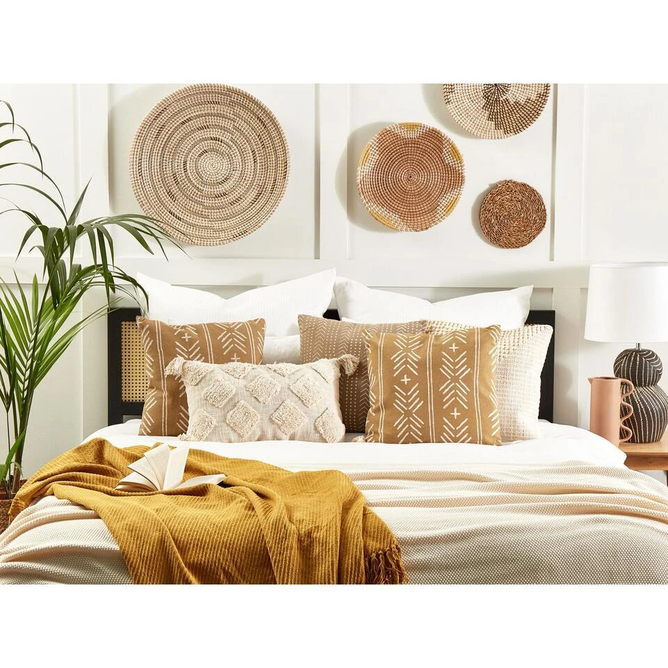 Beliani Sierkussen BANYAN - Beige Katoen 4 Beliani Sierkussen BANYAN - Beige Katoen - Afbeelding 2