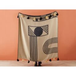 Beliani Plaid THAPREK - Beige Acryl -Merkloos Winkel 9f4f0a154c4c4e349977eb718270ba64