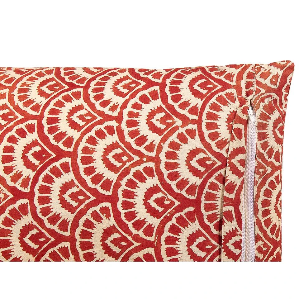 Beliani Sierkussen RHUS - Rood Katoen 6 Beliani Sierkussen RHUS - Rood Katoen - Afbeelding 4